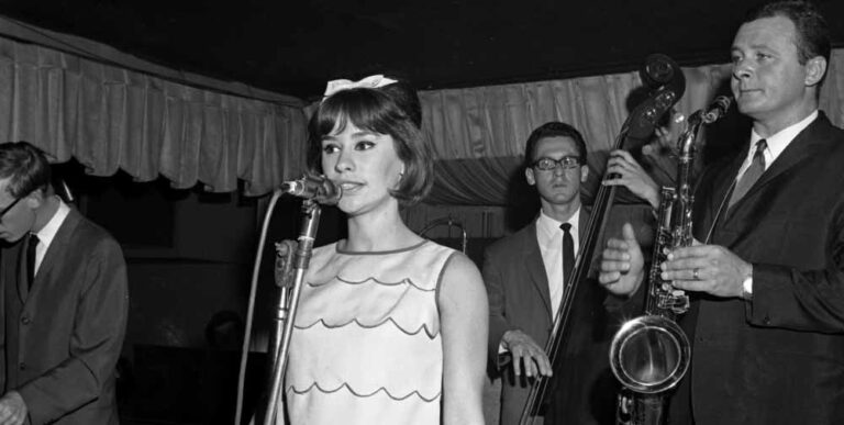 Astrud Gilberto, Stan Getz, Gene Cherico and Gary Burton performing live at Birdland.